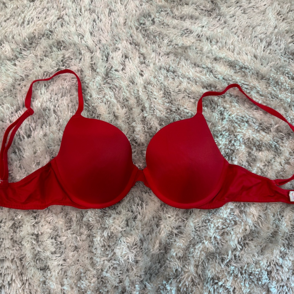 PINK Victoria's Secret Scarlet Bra